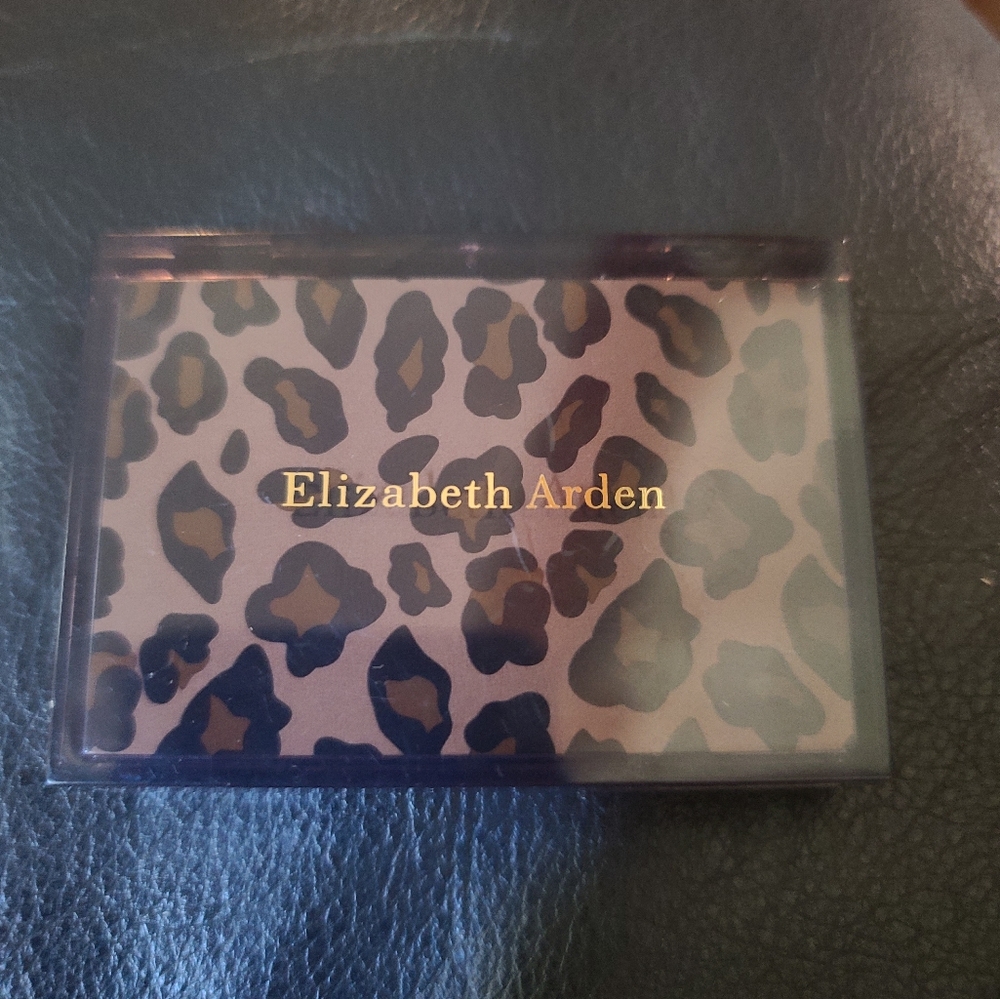 HOST PICK! 🎉🎊Charlotte Tilbury Elizabeth Arden LUX NEW beauty bundle - Picture 8 of 15